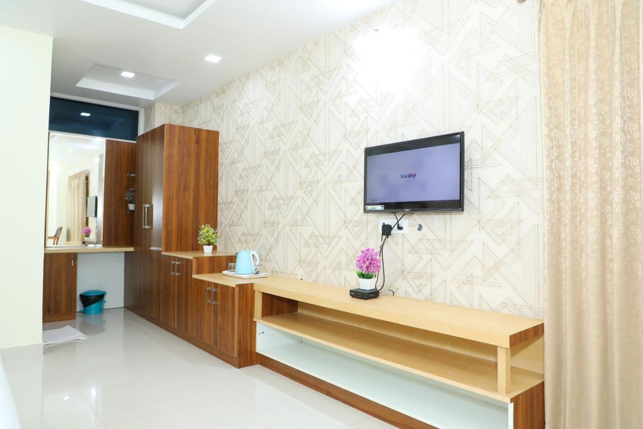 Hotel 8Th Mile Suites 班加罗尔 外观 照片