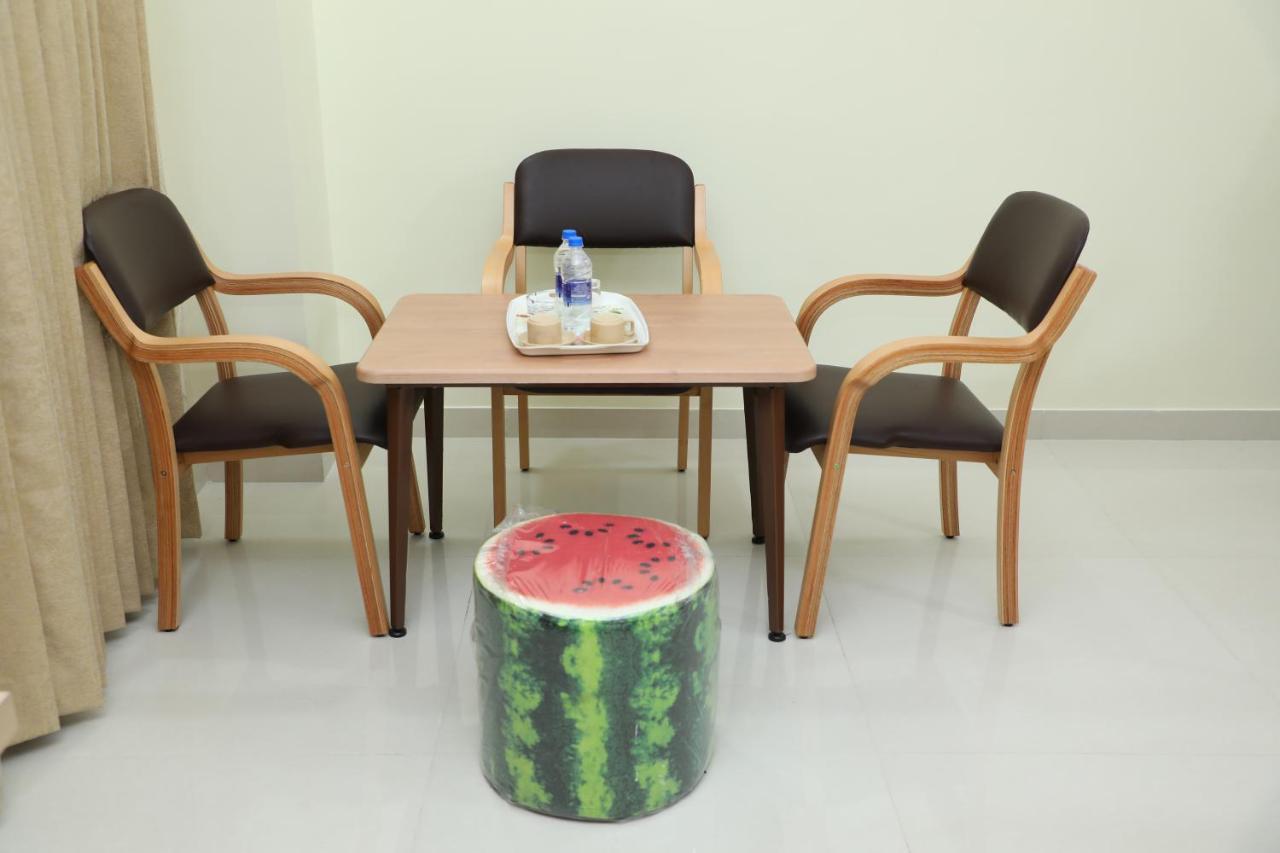 Hotel 8Th Mile Suites 班加罗尔 外观 照片