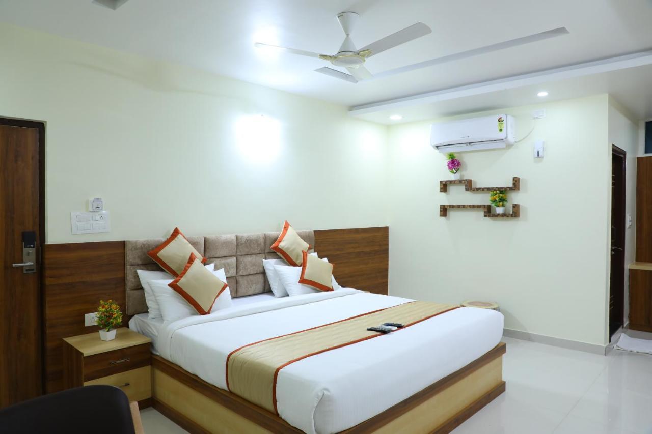 Hotel 8Th Mile Suites 班加罗尔 外观 照片