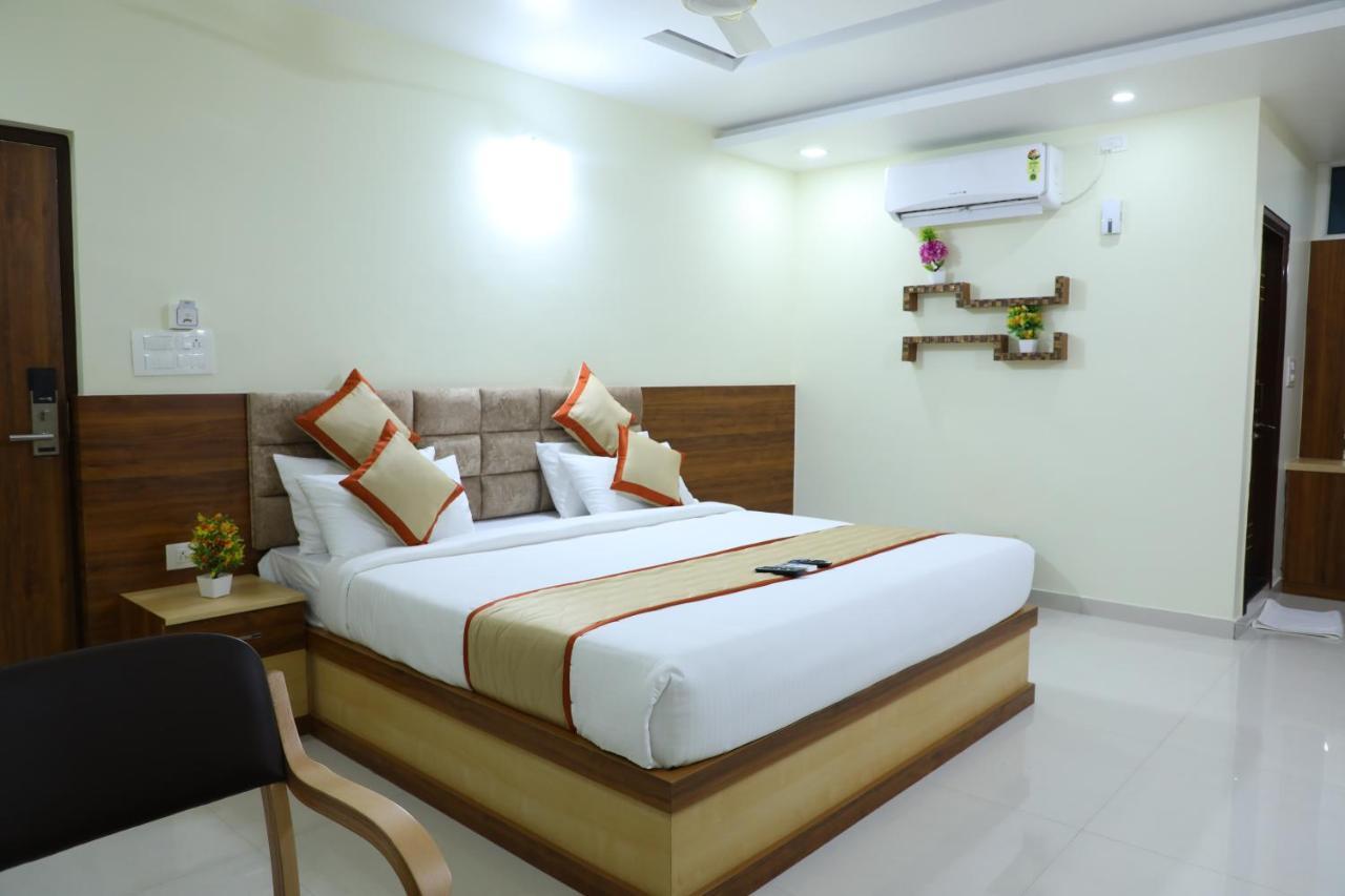 Hotel 8Th Mile Suites 班加罗尔 外观 照片