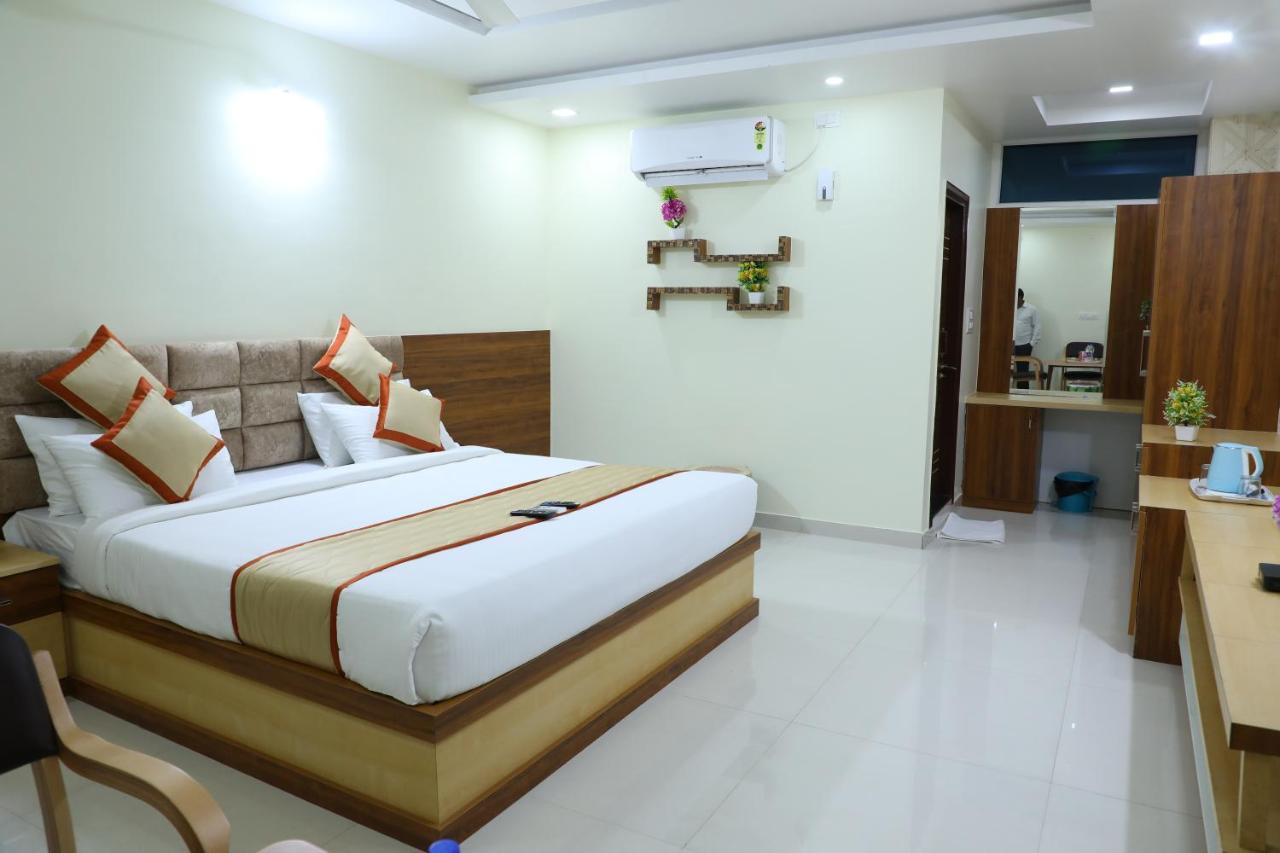 Hotel 8Th Mile Suites 班加罗尔 外观 照片