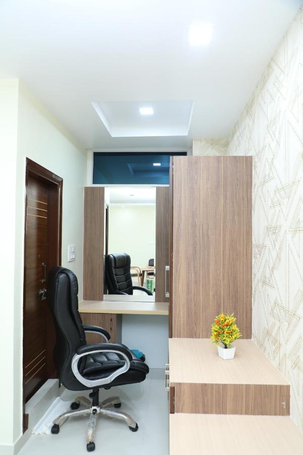 Hotel 8Th Mile Suites 班加罗尔 外观 照片