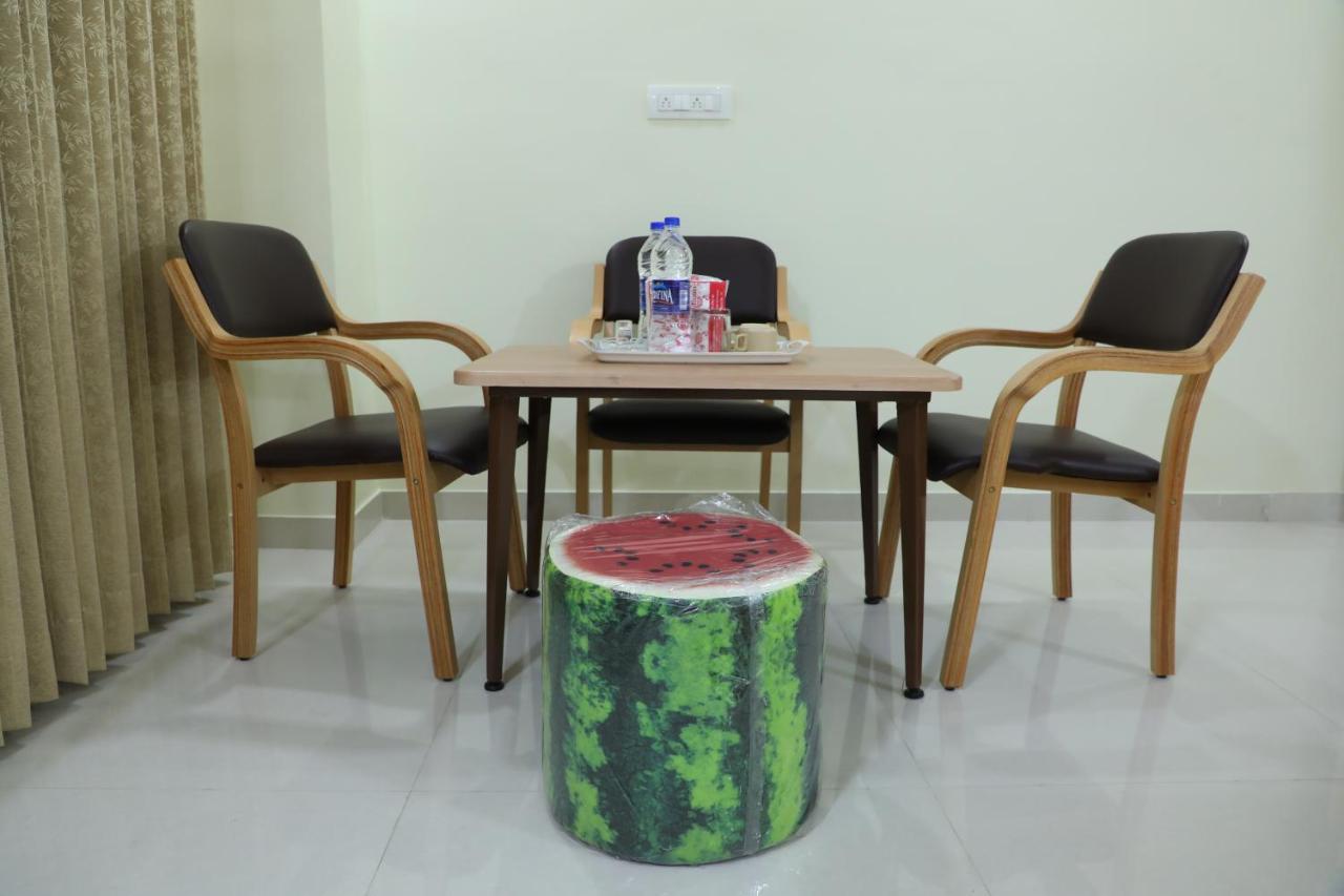 Hotel 8Th Mile Suites 班加罗尔 外观 照片