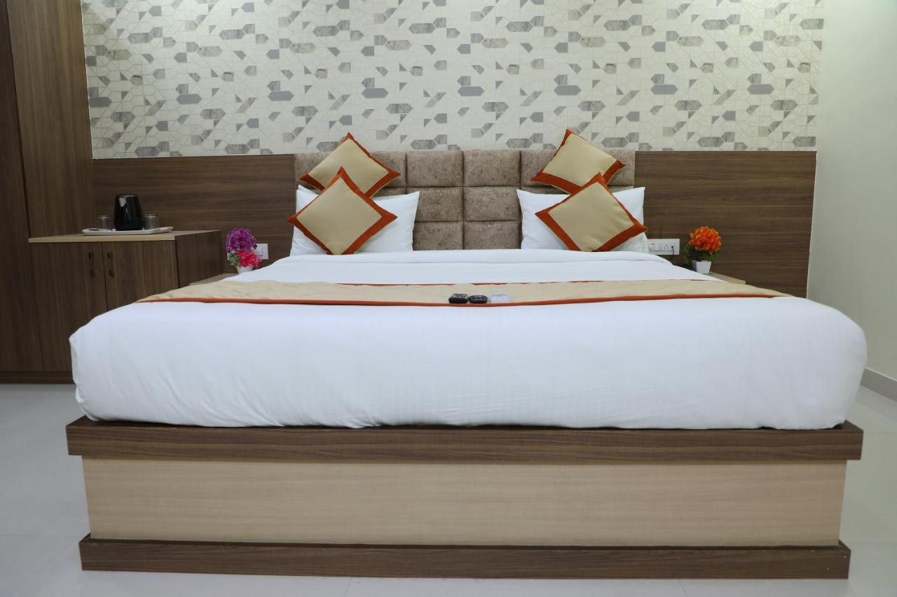 Hotel 8Th Mile Suites 班加罗尔 外观 照片