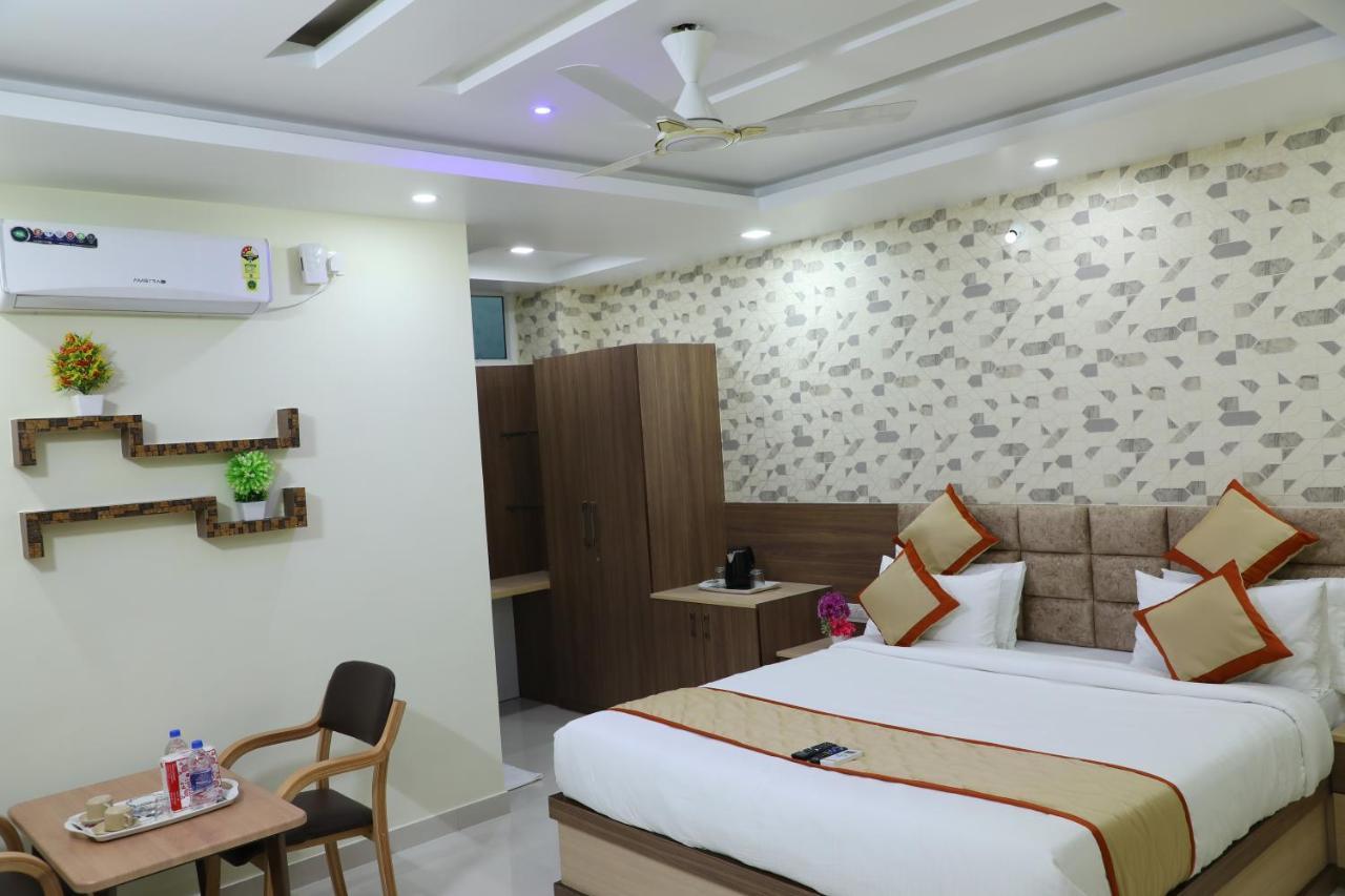 Hotel 8Th Mile Suites 班加罗尔 外观 照片